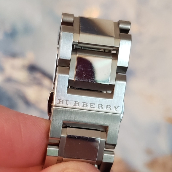 Burberry Stainless Steel Watch BU9000, EUC! Beautiful. - Picture 7 of 11